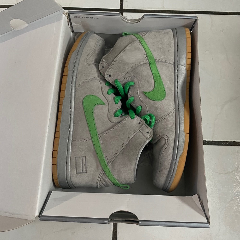 Nike Dunk SB “Silver Box”